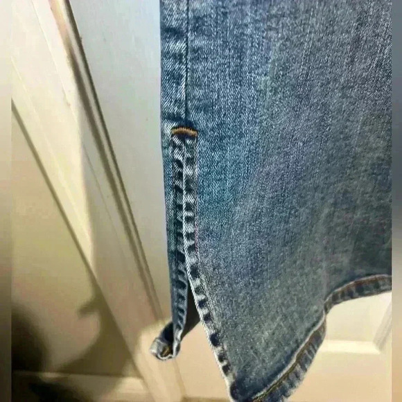 Kut from the Kloth Ana High Rise Fab Ab Flare. Size 18. Denim. Distressed. - Picture 4 of 16